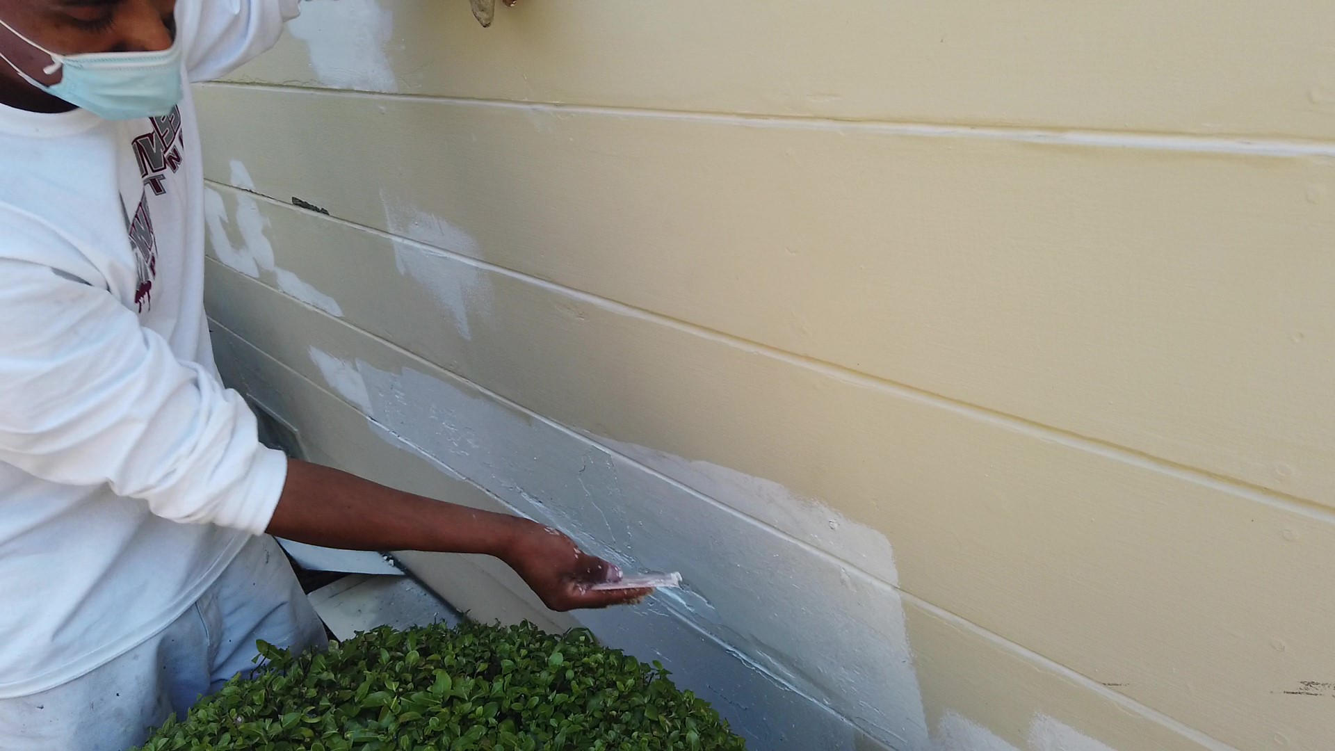 How to Fix and prevent cracks in drywall or plaster?